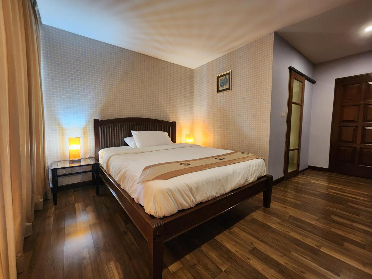 ออกัส เรสซิเดนท์ Hotel กรุงเทพมหานคร ภายนอก รูปภาพ